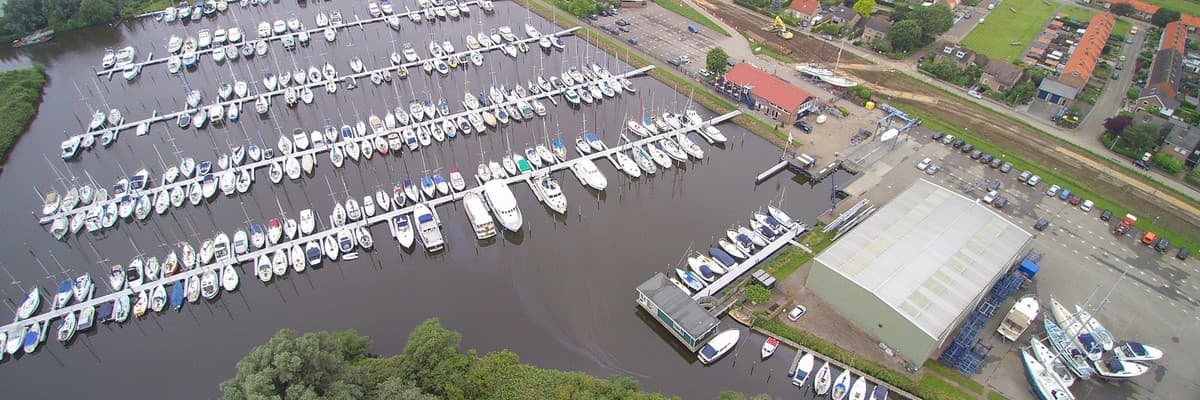 Een volwaardige, goed onderhouden jachthaven, gelegen in het zuidwesten van Nederland